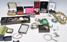 A mixed collection of vintage and later costume jewellery to include multiple animal and bird enamel
