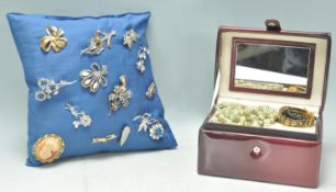 A collection of costume jewellery to include a selection of mid 20th Century brooches; a cameo
