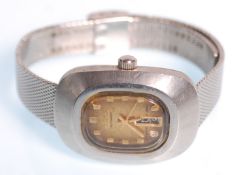 A retro mid century ladies Seiko Hi-Beat 21 Jewels wristwatch. Stainless steel case with gold dial