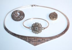 A selection of silver jewellery to include a a collar necklace of graduation greek key design, a