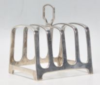 A good mid 20th Century Walker & Hall silver hallmarked toast rack. Hallmarks for Sheffield date