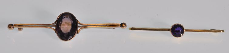 A 19th Century Victorian 9ct yellow gold bar brooc