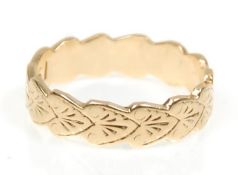 A good 9ct yellow gold, English hallmarked band ring having engraved heart decoration. Makers mark