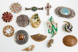 A good collection of fifteenth vintage ladies brooches to include a Scottish brooch examples set