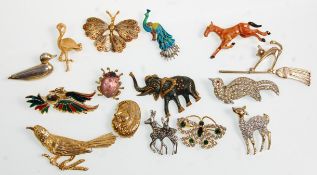 A good collection of vintage and later ladies animal brooches with many gilt examples with some