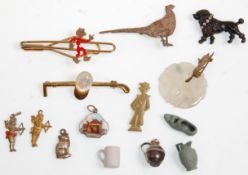 A mixed group of ladies vintage jewellery to include a silver urn charm and silver and enamelled