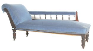 A late Victorian mahogany chaise longue daybed upholstered in blue velour fabric having spindle