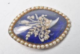 An antique gold Georgian navette brooch having a c