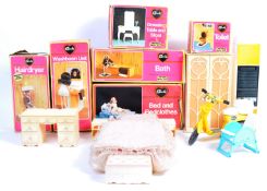 COLLECTION VINTAGE PEDIGREE SINDY DOLL BOXED ACCESSORIES