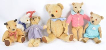 CHARMING COLLECTION OF ANTIQUE / VINTAGE TEDDY BEARS
