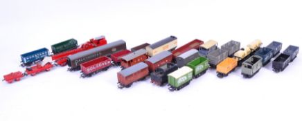 COLLECTION OF 00 GAUGE ROLLING STOCK AND WAGONS.