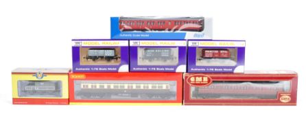ASSORTED 00 / OO GAUGE MODEL RAILWAY TRAINSET ROLLING STOCK