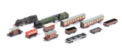 COLLECTION OF HORNBY DUBLO TRAIN SET LOCOS AND ROLLING STOCK