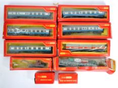 COLLECTION VINTAGE TRI-ANG HORNBY 00 GAUGE ROLLING STOCK