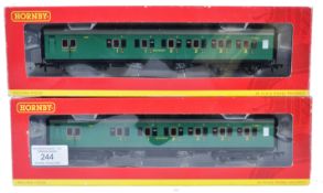 PAIR OF HORNBY 00 GAUGE SR MAUNSELL CARRIAGES