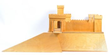 CHARMING ORIGINAL MID 20TH CENTURY WOODEN FORT