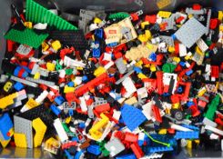 ASSORTED EARLY 1990'S LEGO PLAYSETS AND ACCESSORIES