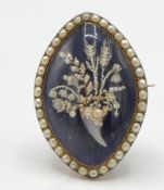 An antique gold Georgian navette brooch having a c