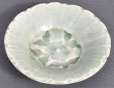 18TH CENTURY CHINESE CELADON ANTIQUE SHALLOW DISH
