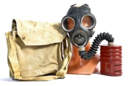 WWII SECOND WORLD WAR DESERT ISSUE GAS MASK & CASE