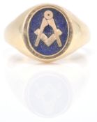 A 9ct gold hallmarked masonic swivel ring. The ring with blue enamelled masons symbol on pivot