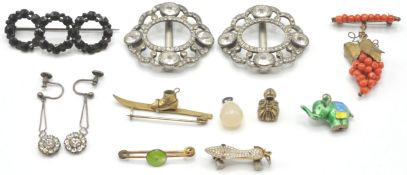 A collection of jewellery to include enamel elephant pendant, ski and boot charm pendant, intaglio