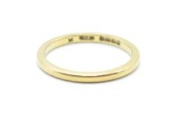 A hallmarked 22ct gold band ring of fine plain form. Hallmarked Birmingham 1938. Weight 2.6g. Size