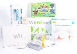 COLLECTION OF NINTENDO WII GAMES CONSOLES & ACCESSORIES