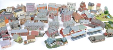 LARGE COLLECTION OF ASSORTED N GAUGE BUILDINGS