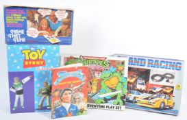 COLLECTION OF VINTAGE BOXED GAMES / TOYS / PLAYSETS