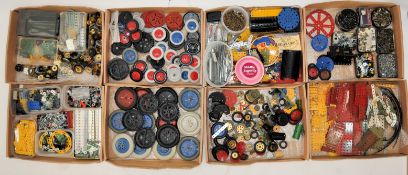 LARGE COLLECTION OF ASSORTED MECCANO PIECES