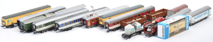 COLLECTION OF MARKLIN H0 SCALE MODEL RAILWAY