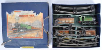 VINTAGE HORNBY 0 GAUGE CLOCKWORK TINPLATE TRAIN SET