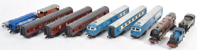 COLLECTION OF ASSORTED 00 GAUGE MODEL RAILWAY