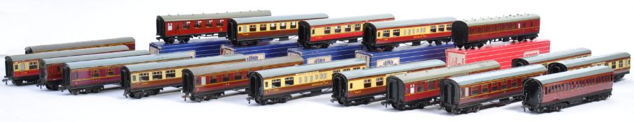 COLLECTION OF 18X ASSORTED HORNBY DUBLO CARRIAGES