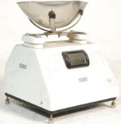 A large set of vintage retro Avery ' The Fort ' sh