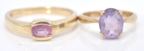 A hallmarked 9ct gold and amethyst single stone ri