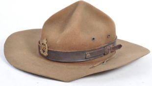 RARE WWII LRDG / NEW ZEALAND SLOUCH HAT & BADGE