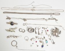 A good collection of silver 925 jewellery to include necklaces, bar brooch’s, rings, earrings,