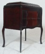 An early 20th century Edwardian Apollo wind up gramophone type No 112 in mahogany case having hinged