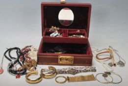 A collection of vintage 20th century costume jewellery to include necklaces, broaches and others.