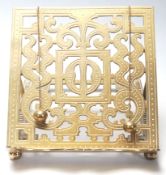 A Victorian 19th century pierced brass table top reading stand lecturn. The pierced brass upright of