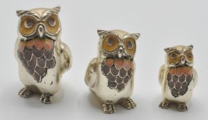 A graduated set of three in a manner of Saturno silver and enamel figures of owls. The owls have