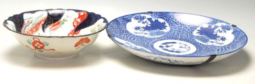 An early 20th Century Japanese wall charger plate of round form being transfer printed with floral