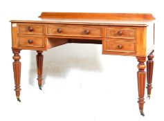 VICTORIAN 19TH CENTURY MAHOGANY WRITING TABLE KNEEHOLE DESK