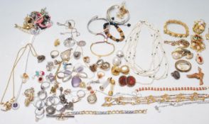 VINTAGE LADIES COSTUME JEWELLERY TO INCLUDE ERMANI BULATTI