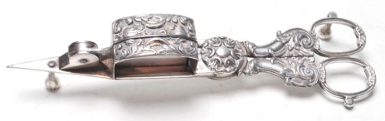 VICTORIAN ANTIQUE WICK TRIMMER