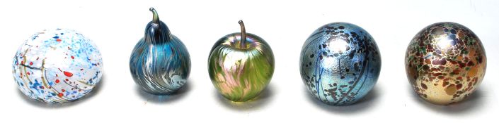 COLLECTION ISLE OF WIGHT STUDIO ART GLASS PAPERWEIGHTS