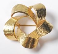 9CT GOLD 1960'S BRUSHED EFFECT BROOCH