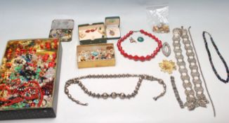 COLLECTION OF VINTAGE COSTUME JEWELLERY